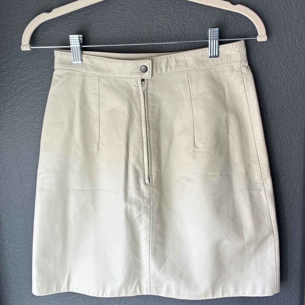 Vintage, Berman’s Cool White Leather Women's Skirt. - Picture 4 of 8